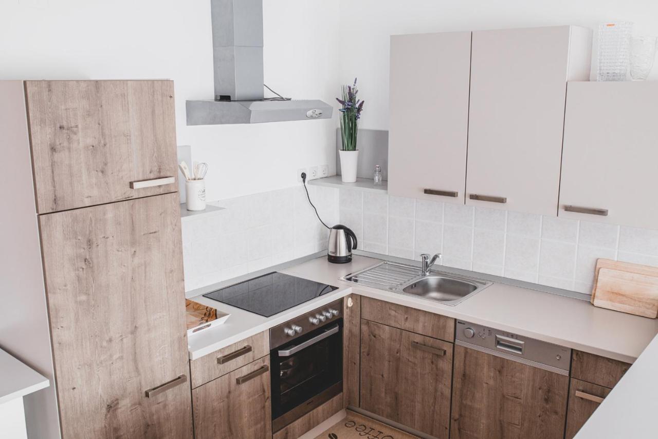 Helles 3 Schlafzimmer Apartment zwischen Zagreb Zentrum&Natur Exterior foto